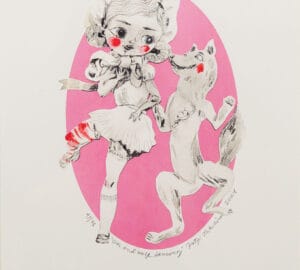 Tyttö ja susi tanssivat vaaleanpunaisella taustalla.