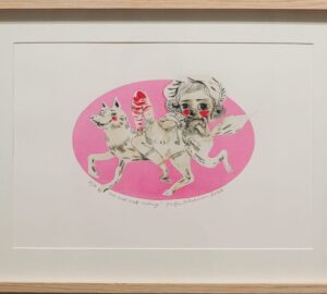 Taulu: lapsi ja koira pinkillä taustalla.