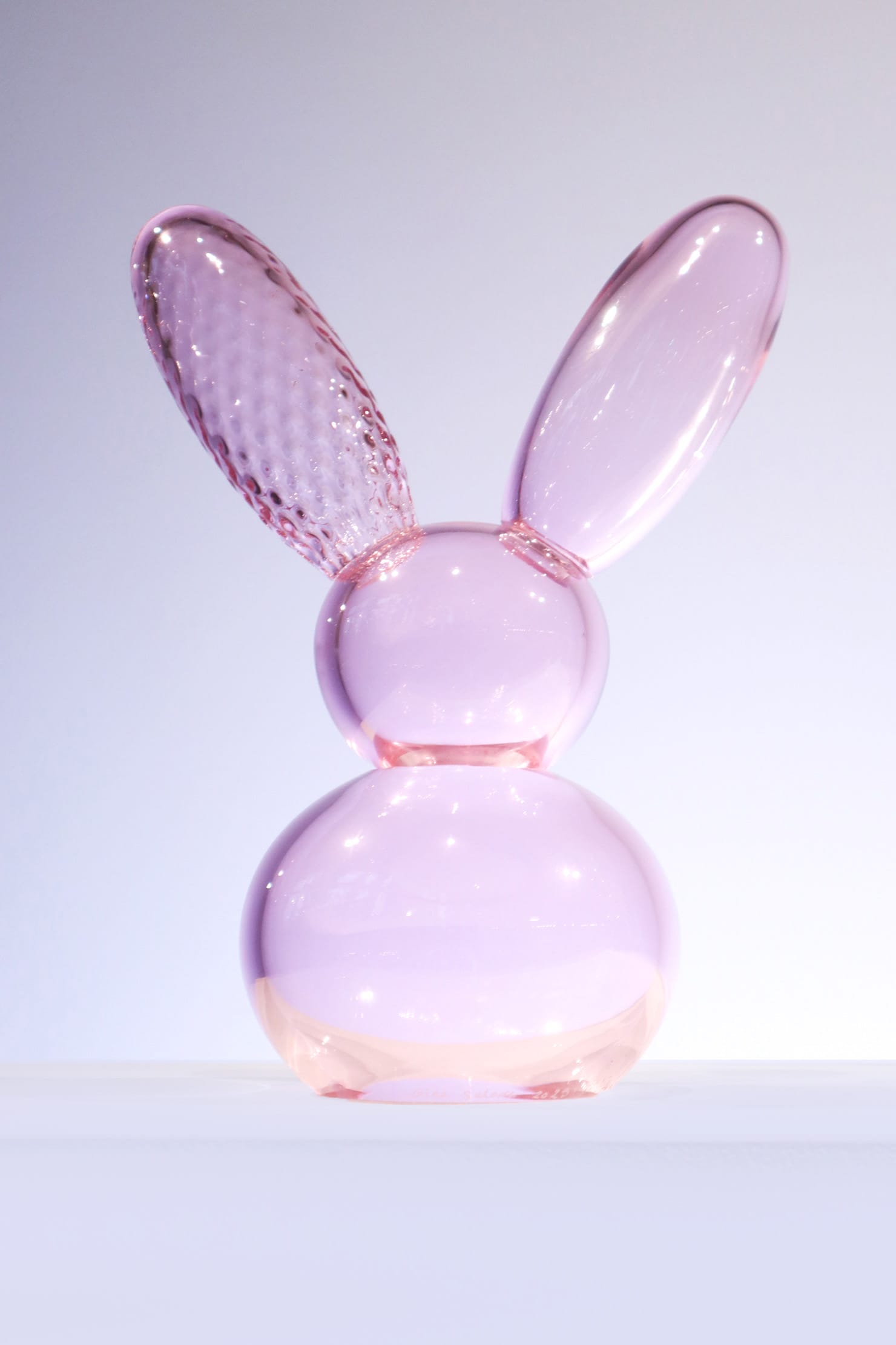 Vaaleanpunainen lasipupu, koristeellinen taideteos