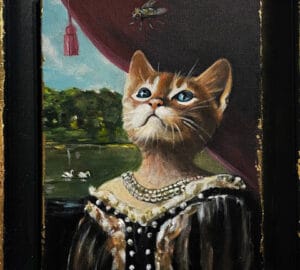 Kuvankaunis kissa katsoo kärpästä yllään helmikorut.