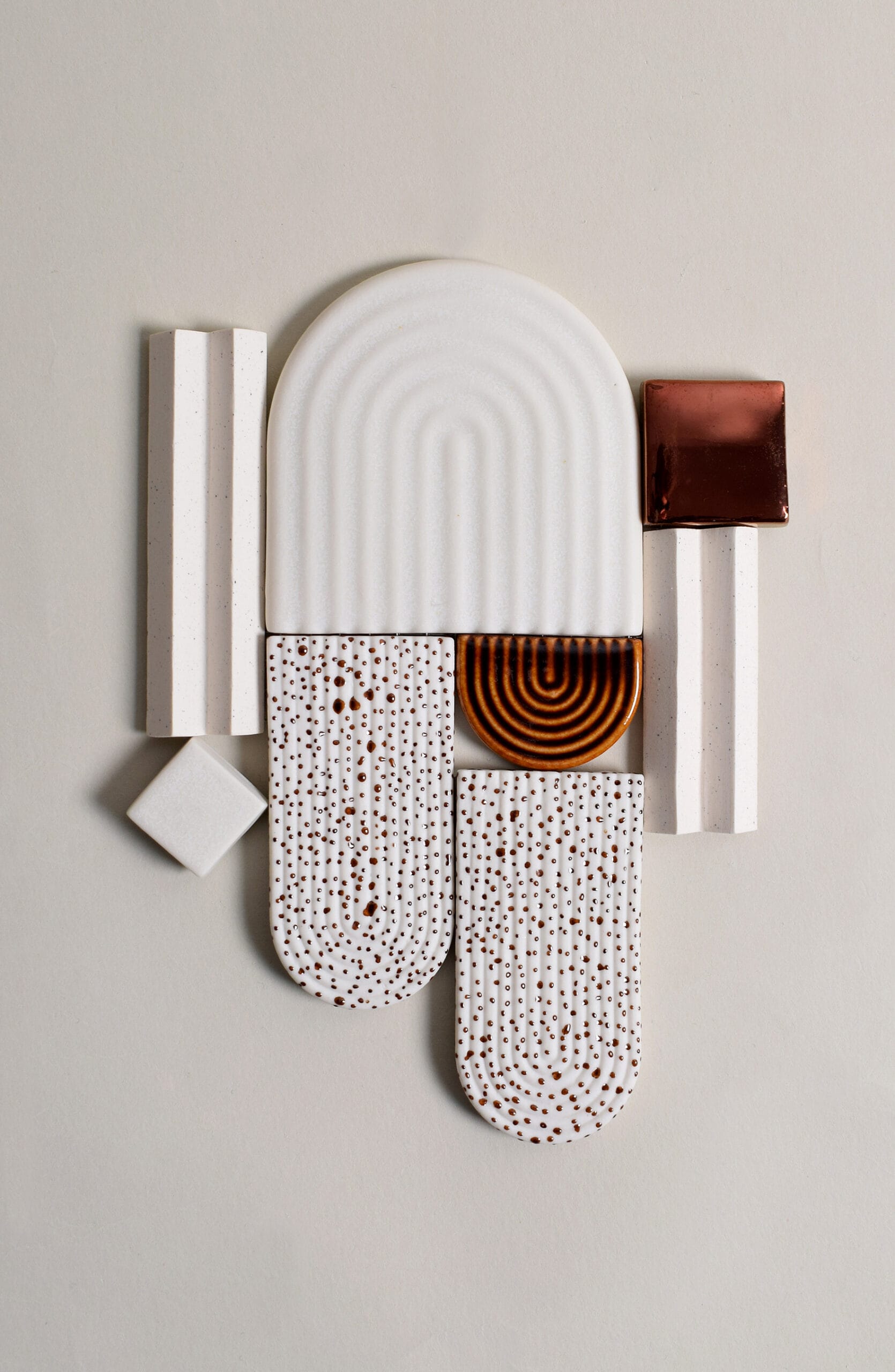 Moderni keraaminen laatoitus minimalistiseen sisustukseen.