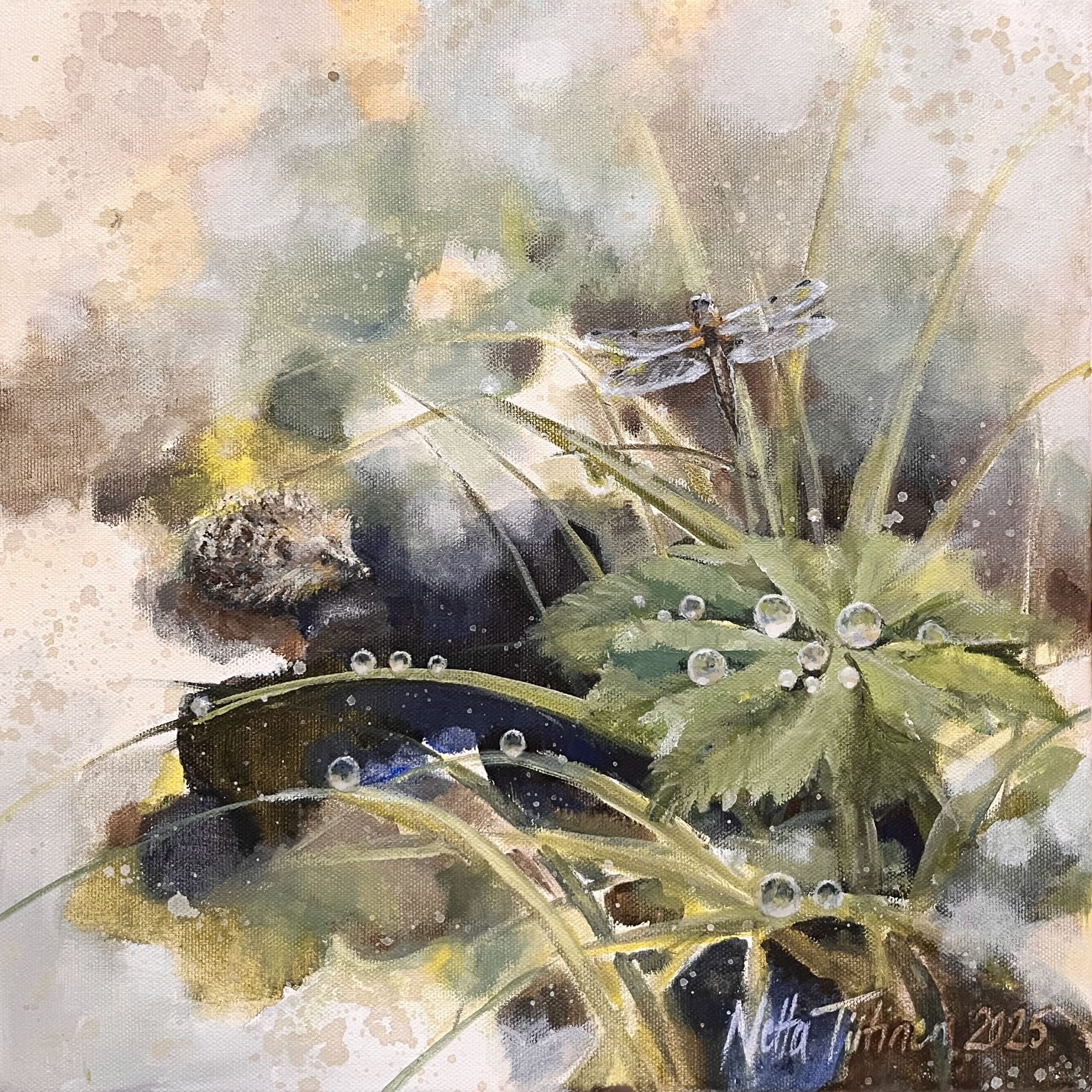 Siili, sudenkorento ja lehtiä akvarellimaalauksessa