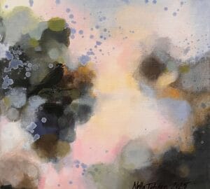 Lintu pilvien keskellä värikkäässä abstraktissa maalauksessa.