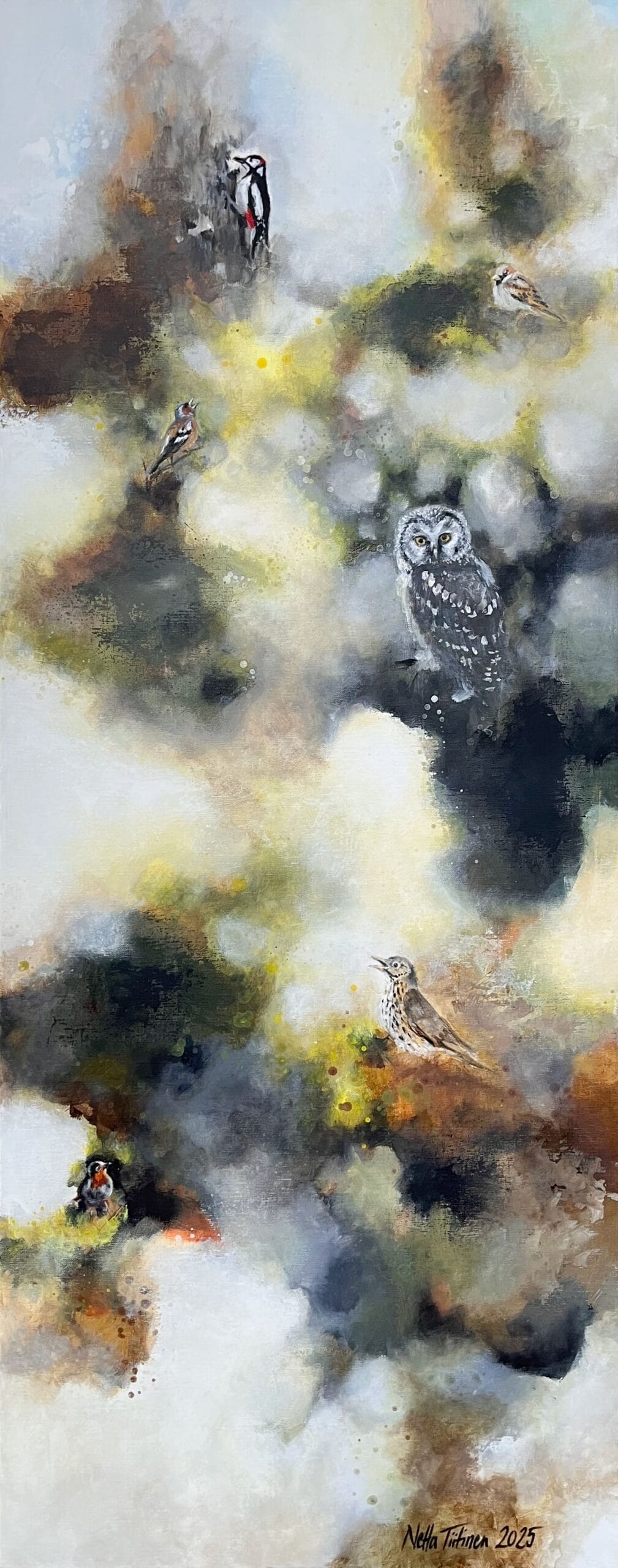 Akvarellimaalaus linnuista sumuisessa metsässä