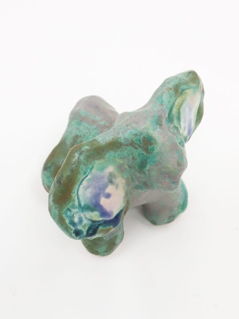 Abstrakti vihreä-veistosvalkoinen tausta