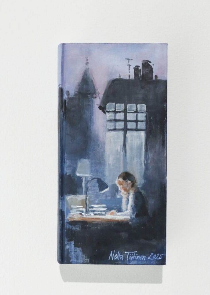 Maalaus henkilöstä lukemassa