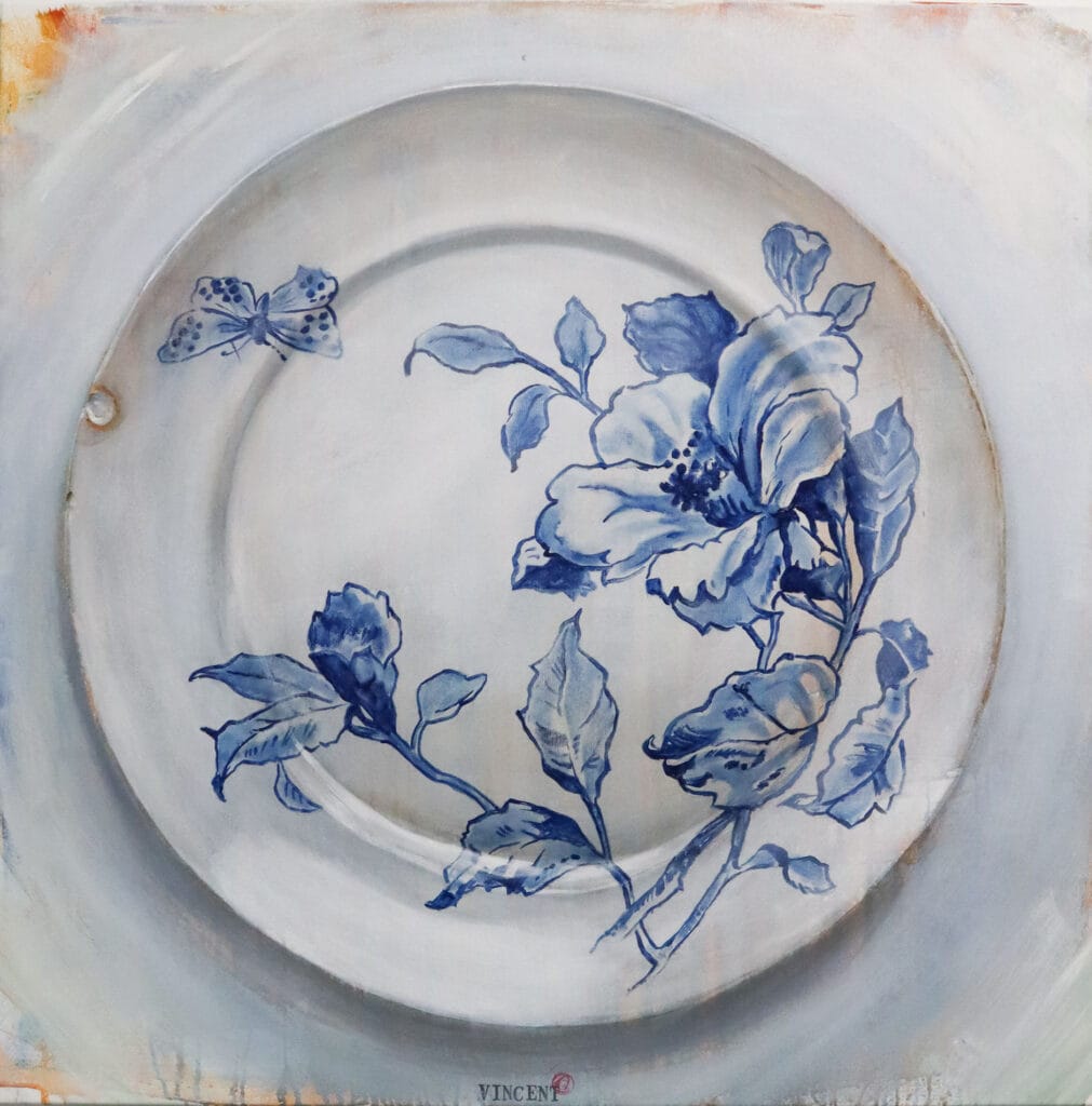 Sinikuvioinen lautanen perhosella