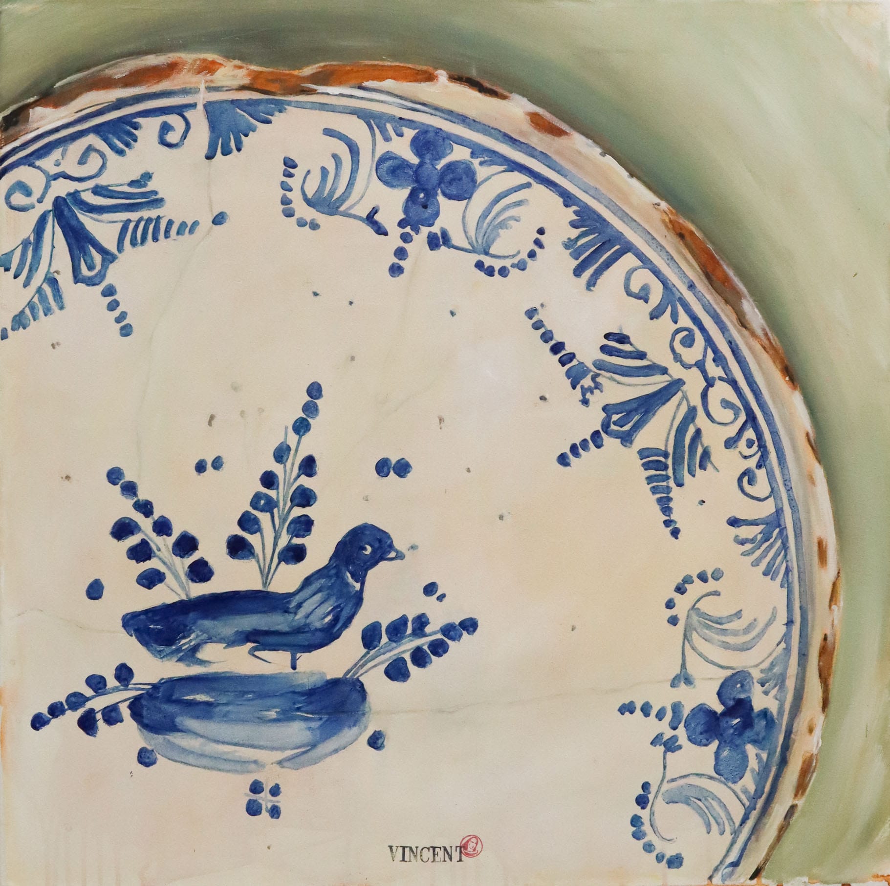 Koristeellinen keramiikkalautanen sinisillä kuvioilla.